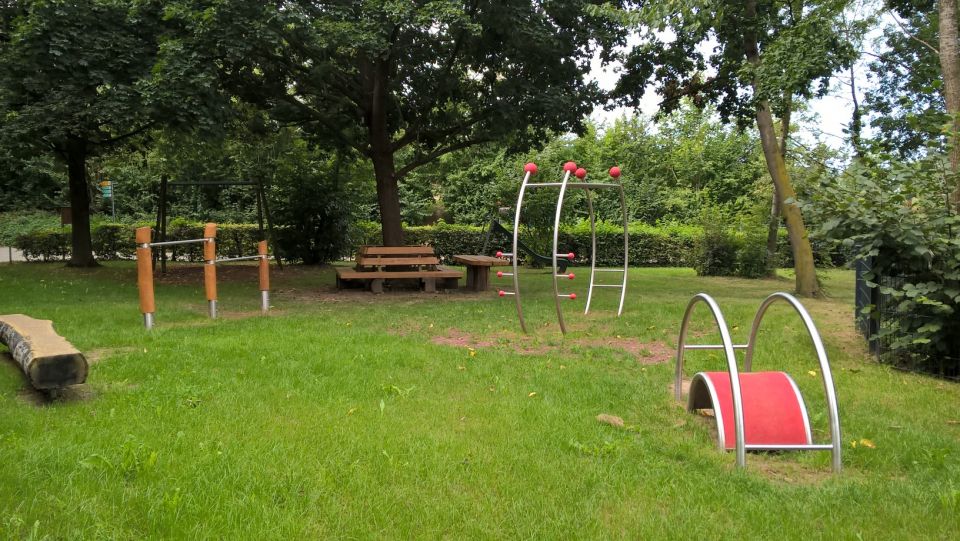 Neue Spielgeräte auf dem Spielplatz